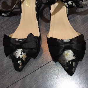 Embroidered Bow shoes